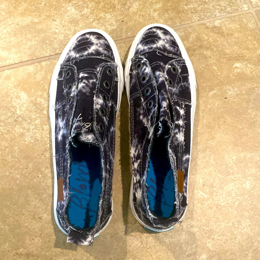 Blowfish slip on Sneakers Size 9